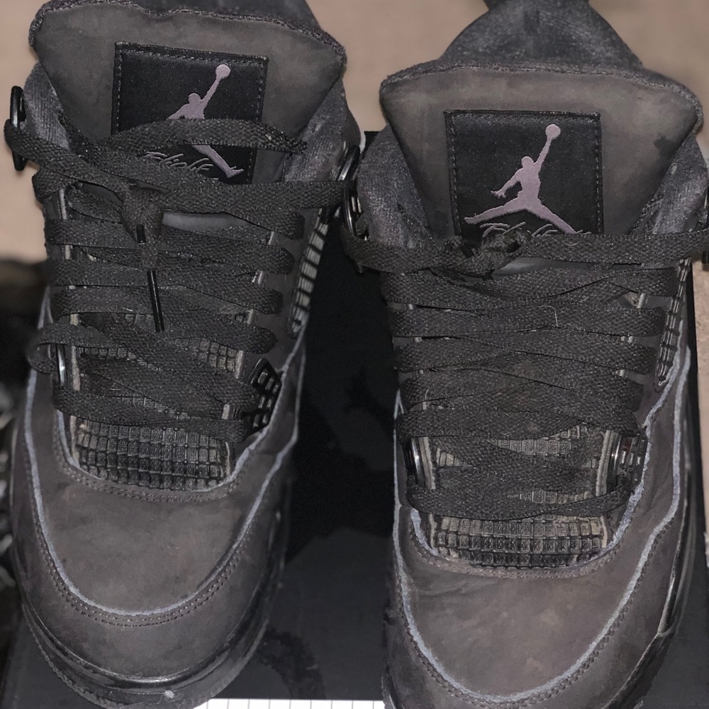 Black cat Jordan 4 size 8.5